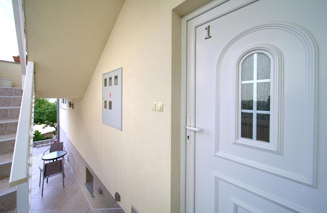 Apartmani Mara Matic Malinska Εξωτερικό φωτογραφία