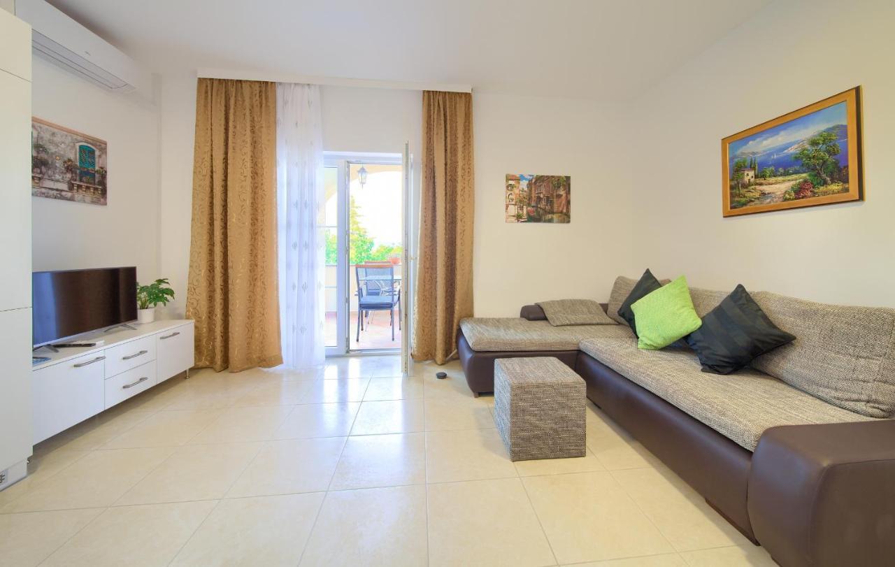 Apartmani Mara Matic Malinska Εξωτερικό φωτογραφία
